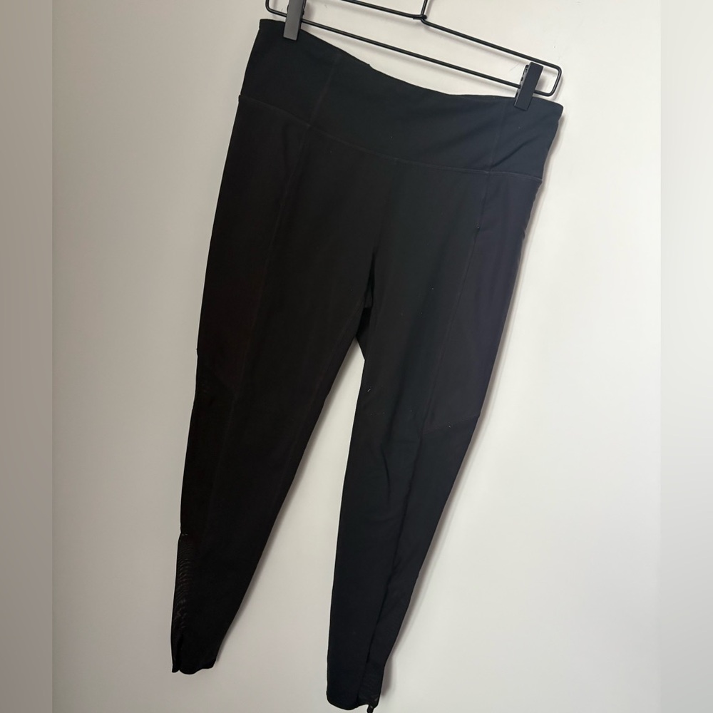 Women’s Athleta Leggings Black Size Large (L) Mesh Leg Details